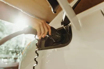 Fossiele leaseauto's worden in 2027 duizenden euro's duurder